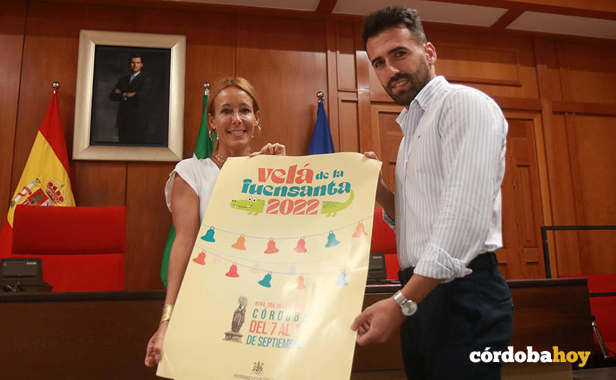 Marián Aguilar y Juan Rafael Fuentes con el cartel de la Velá de la Fuensanta 2022 FOTO: RAFA MELLADO SENIOR