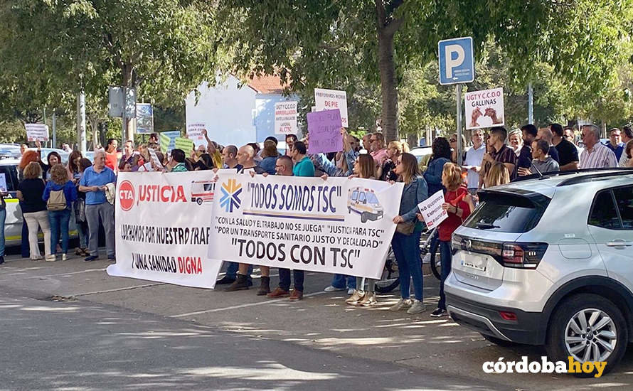 Concentración ante Salud de trabajadores de ambulancias de Córdoba no subrogados
