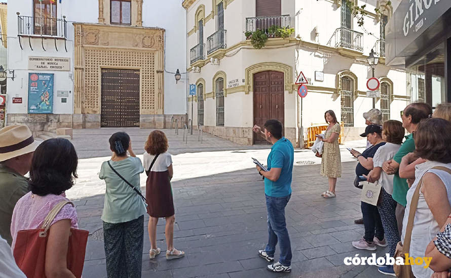 Participantes en la primera ruta de la Córdoba nobiliaria en verano
