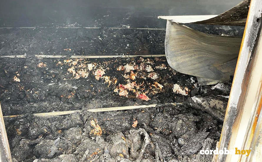 Nave avícola destruida por el fuego en Fuente Obejuna FOTO CONSORCIO PROVINCIAL DE BOMBEROS