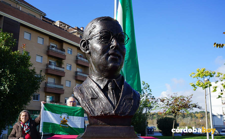 Inauguración del busto de Blas Infante, hecho por Antonio Bernal, en la Plaza de Andalucía de Córdoba