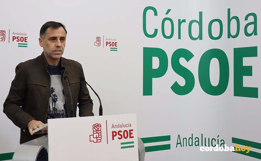 El senador por el PSOE de Córdoba Alfonso Muñoz Cuenca en rueda de prensa