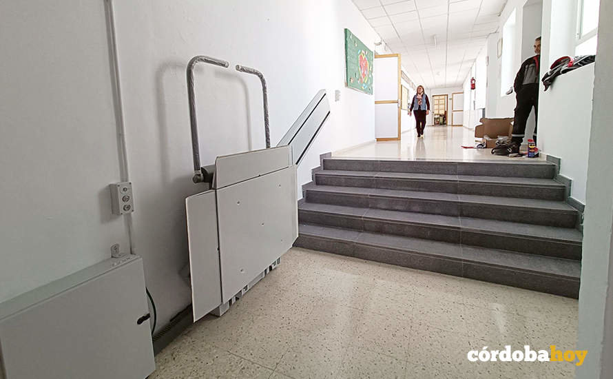Escaleras adaptadas en un centro escolar de Córdoba