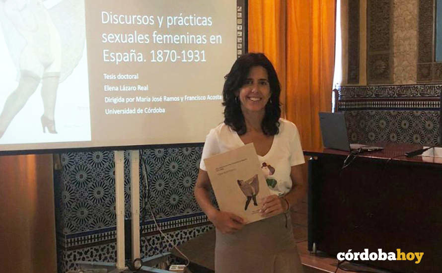 La doctora Elena Lázaro, tras defender su tesis doctoral