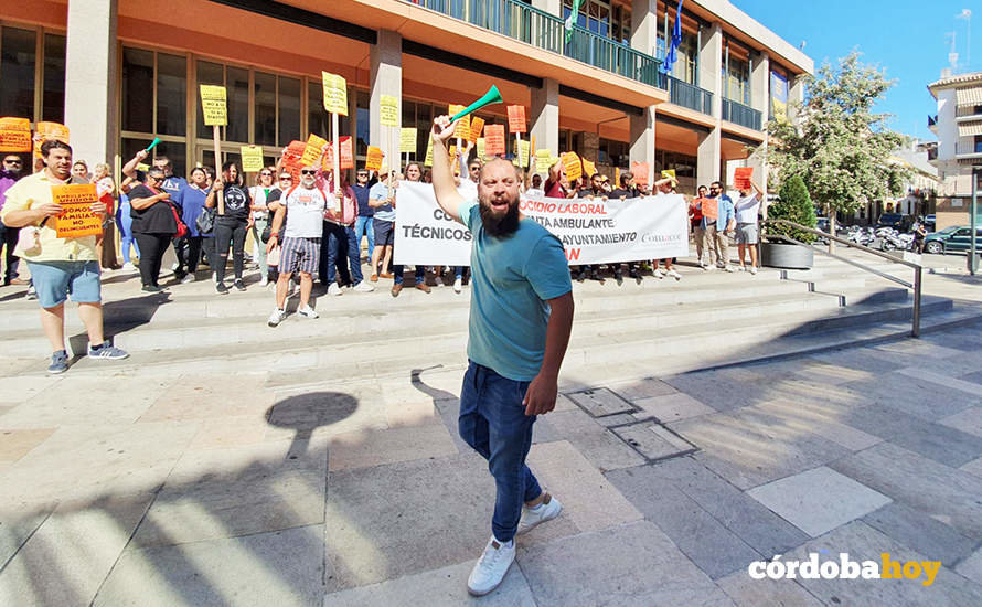 Protesta del comercio ambulante a las puertas del Ayuntamiento