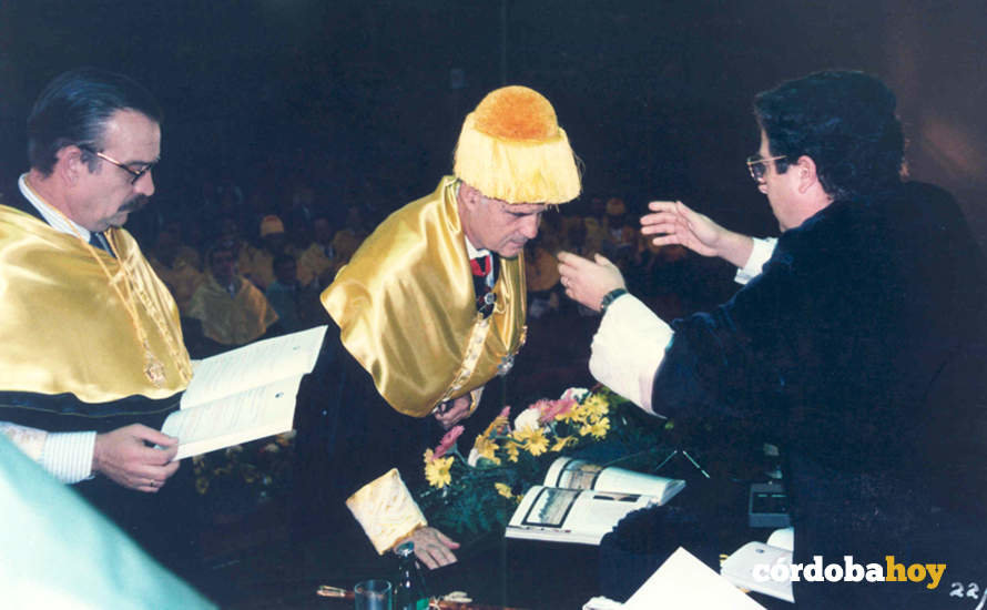 Un momento de la investidura del profesor del Rey Calero como doctor honoris causa por la Universidad de Córdoba en 1989 FOTO LADIS