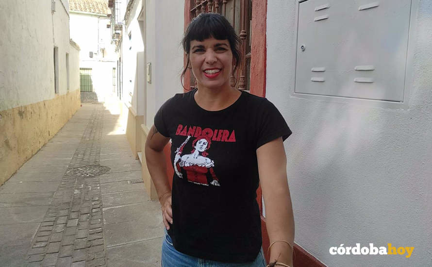 La portavoz de Adelante Andalucía, Teresa Rodríguez, en una calle del Casco Histórico de Córdoba