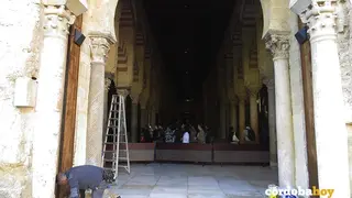 Imagen de abril de 2017 de la retirada de la celos&iacute;a de Rafael de la Hoz para abrir una segunda puerta a la Semana Santa