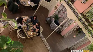 Clientes en el interior del Restaurante Qurtubah