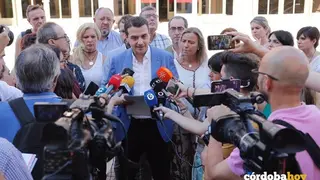 El alcalde, Jos&eacute; Mar&iacute;a bellido, junto a la primer teniente de alcalde, Isabel Alb&aacute;s