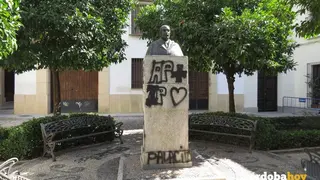 Plaza Profesor L&oacute;pez Neyra v&aacute;ndalo 4