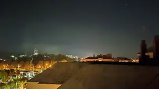 Humareda de la cementera Cosmos de noche por la zona de F&aacute;tima y Levante