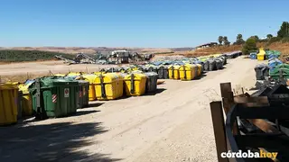 Almacenaje de contenedores en el Complejo Medioambiental Juan Revilla de Sadeco
