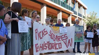Concentraci&oacute;n ante el Ayuntamiento por las placas solares en julio de 2022