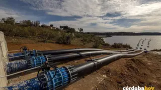 Presa de La Colada con la conexi&oacute;n del Gobierno central hacia Sierra Boyera, en una imagen de archivo FOTO CONFEDERACI&Oacute;N HIDROGR&Aacute;FICA DEL GUADIANA