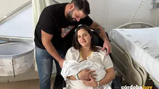 Beatriz y &Oacute;scar con su reci&eacute;n nacido, Lucas FOTO HURS