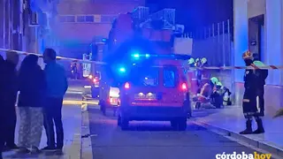 Actuaci&oacute;n nocturna de los bomberos de C&oacute;rdoba, en una imagen de archivo FOTO CORDOBAFIRE