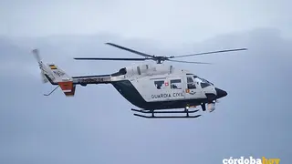 Un helic&oacute;ptero de la Guardia Civil, en una imagen de archivo FOTO ADRI&Aacute;N IRAGO / EUROPA PRESS