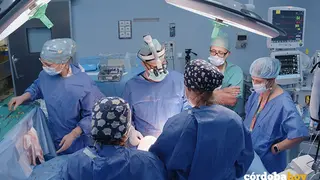 El equipo del Hospital Reina Sof&iacute;a que ha hecho posible la intervenci&oacute;n FOTO HURS