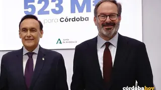 Jos&eacute; Carlos G&oacute;mez Villamandos y Adolfo Molina en la presentaci&oacute;n de los Presupuestos de la Junta de 2026 para C&oacute;rdoba FOTO JUNTA DE ANDALUC&Iacute;A