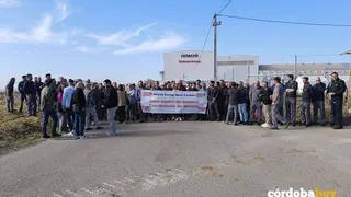 Una concentraci&oacute;n de trabajadores de Hitachi Energy ante la factor&iacute;a en C&oacute;rdoba, en una imagen de archivo FOTO CCOO -