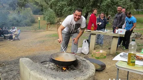 Tradicional perol por San Rafael en Los Villares