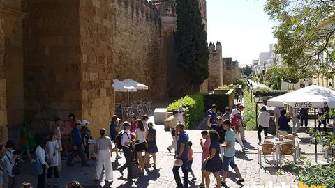 Turistas Puerta Almod&oacute;var