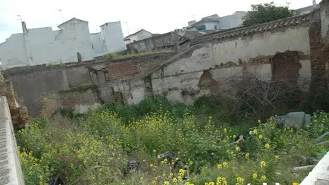 Descampado de la calle Costanillas reivindicado como parte de un aparcamiento