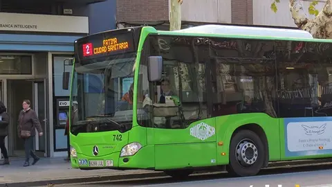 Uno de los autobuses de Aucorsa impulsado por gas comprimido