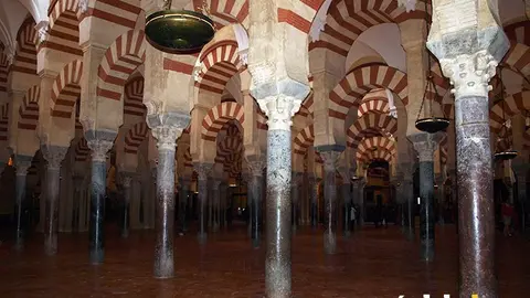 INTERIOR MEZQUITA