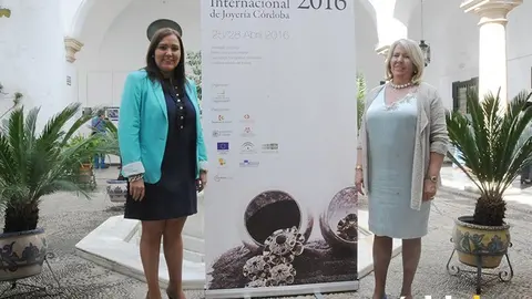 Milagrosa G&oacute;mez y Ana Carrillo