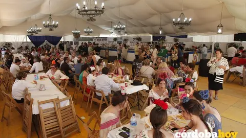 CORDOBA. 25/05/2016. FERIA DE NUESTRA SE&Ntilde;ORA DE LA SALUD 2016 EN EL ARENAL. MIERCOLES TARDE DE FERIA. AMBIENTE DE CABALLOS Y GITANAS. FOTO: ROLDAN SERRANO. CORDOBA HOY.