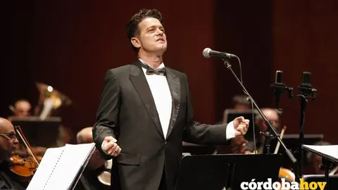 CORDOBA. 06/07/2016. FESTIVAL DE LA GUITARRA 2016. SANTIAGO AUSERON CON LA ORQUESTA DE CORDOBA EN EL GRAN TEATRO. FOTO: ROLDAN SERRANO. CORDOBA HOY.
