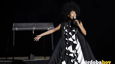 CORDOBA. 07/07/2016. FESTIVAL DE LA GUITARRA 2016. ESPERANZA SPALDING EN EL GRAN TEATRO. FOTO: ROLDAN SERRANO. CORDOBA HOY.