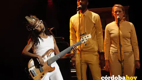 CORDOBA. 07/07/2016. FESTIVAL DE LA GUITARRA 2016. ESPERANZA SPALDING EN EL GRAN TEATRO. FOTO: ROLDAN SERRANO. CORDOBA HOY.