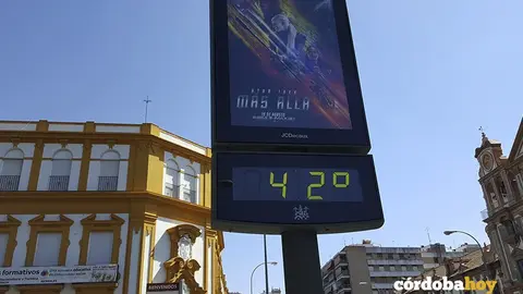 Los 42 grados, en un term&oacute;metro de la capital, en una imagen de archivo