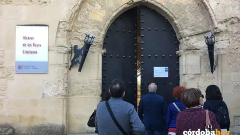 Turismo en el Alc&aacute;zar de los Reyes Cristianos en noviembre