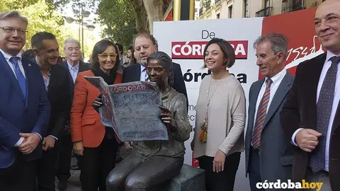 Escultura lectora 75 aniversario Diario C&oacute;rdoba 2
