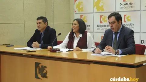 Rafael Amor, presidente de ATA, Dolores Amo, delegada de Empleo de Diputaci&oacute;n y Jos&eacute; Luis Perea, vicepresidente de ATA