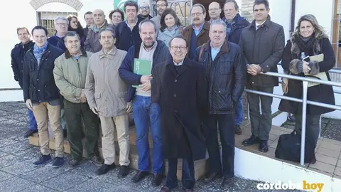 El delegado de Medio Ambiente de la Junta, Francisco de Paula Algar, con la junta rectora del Parque Natural de la Subb&eacute;tica
