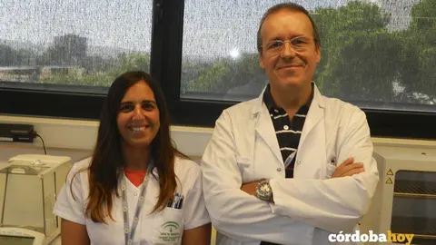 Laura L&oacute;pez y Antonio Rodr&iacute;guez Ariza, investigadores del IMIBIC
