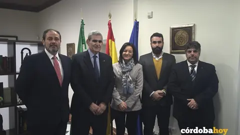 La delegada del gobierno andaluz, Rafi Cresp&iacute;n en la reuni&oacute;n mantenida con Jes&uacute;s Soriano y Alberto Mayoral