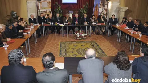 El presidente de Diputaci&oacute;n, Antonio Ruiz, junto al Consejero de Econom&iacute;a y los alcaldes del Valle de los Pedroches