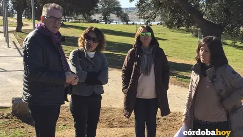 La delegada de Medioambiente de Diputaci&oacute;n, Auxiliadora Pozuelo, visitando una de las zonas donde se crear&aacute; el &aacute;rea recreativa