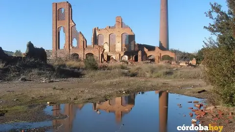 Antiguas f&aacute;bricas ligadas a la miner&iacute;a de carb&oacute;n en Pe&ntilde;arroya, en una imagen de archivo