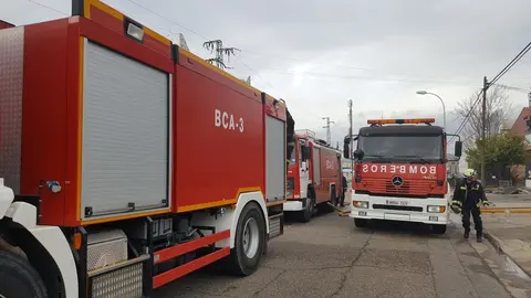 Bomberos en un incendio de Las Quemadas, en una imagen de archivo