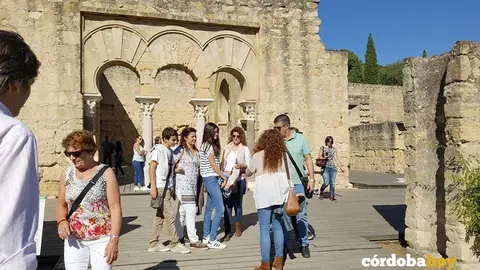 Turistas en Medina Azahara