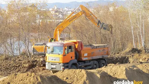 obras rio maquinaria pesada camiones