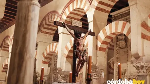 CORDOBA. 11/04/2017. SEMANA SANTA 2017. MARTES SANTO. LA UNIVERSITARIA POR LA CATEDRAL. FOTO: ROLDAN SERRANO. CORDOBA HOY.
