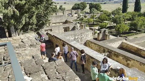 Turistas en Medina Azahara